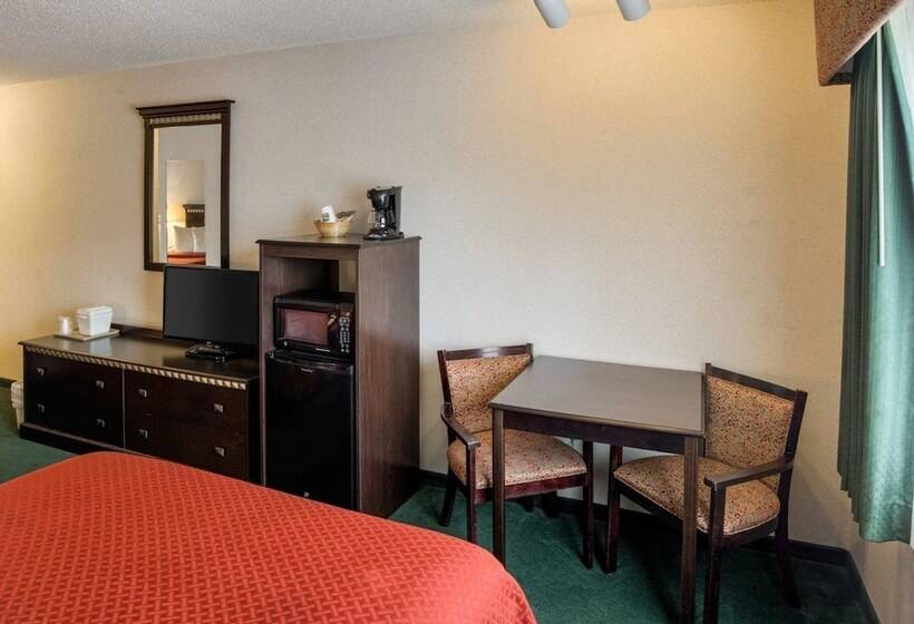 فندق Quality Inn Near Northtown Mall & National Sports Center