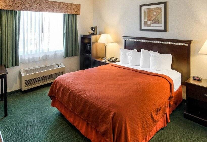فندق Quality Inn Near Northtown Mall & National Sports Center
