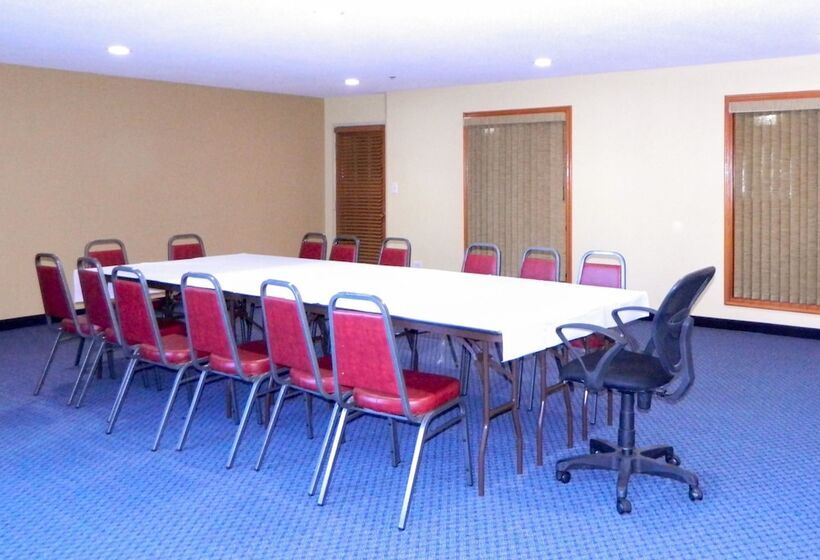 فندق Quality Inn Ottawa Near Starved Rock State Park