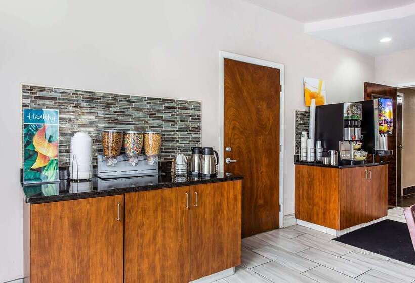 Отель Quality Inn & Suites