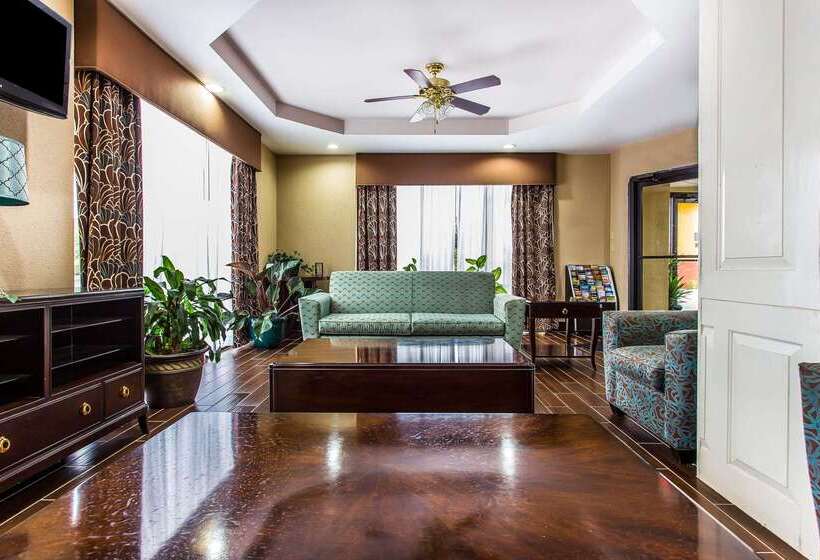 Отель Quality Inn & Suites