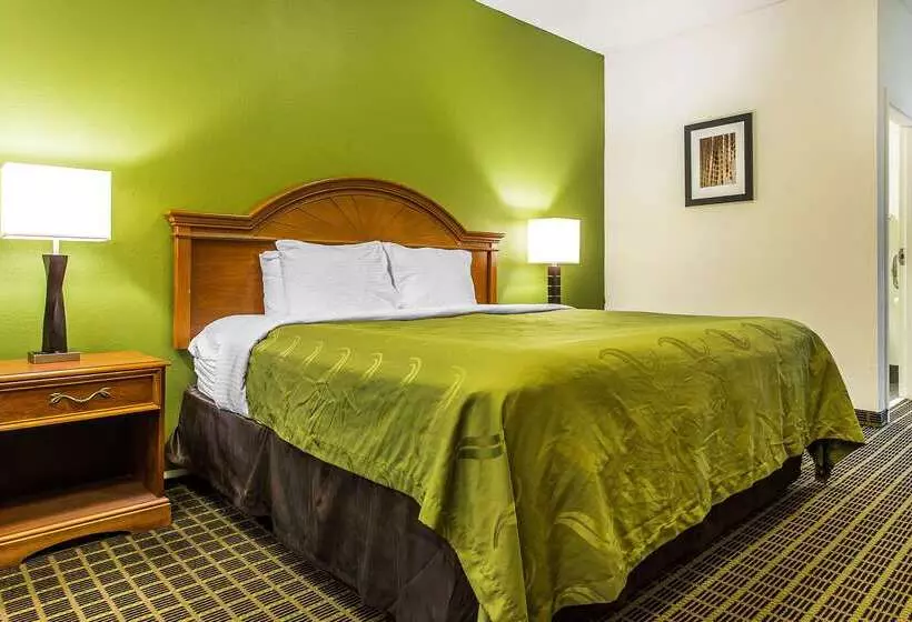 בית מלון כפרי Quality Inn & Suites