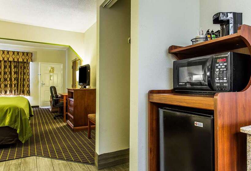 Отель Quality Inn & Suites