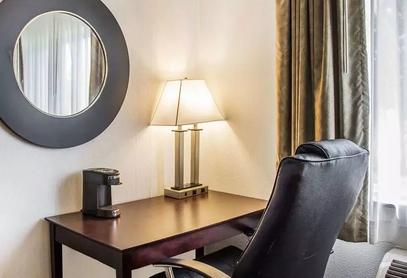 Отель Quality Inn & Suites