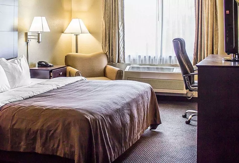 Отель Quality Inn & Suites