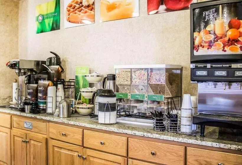 Отель Quality Inn & Suites