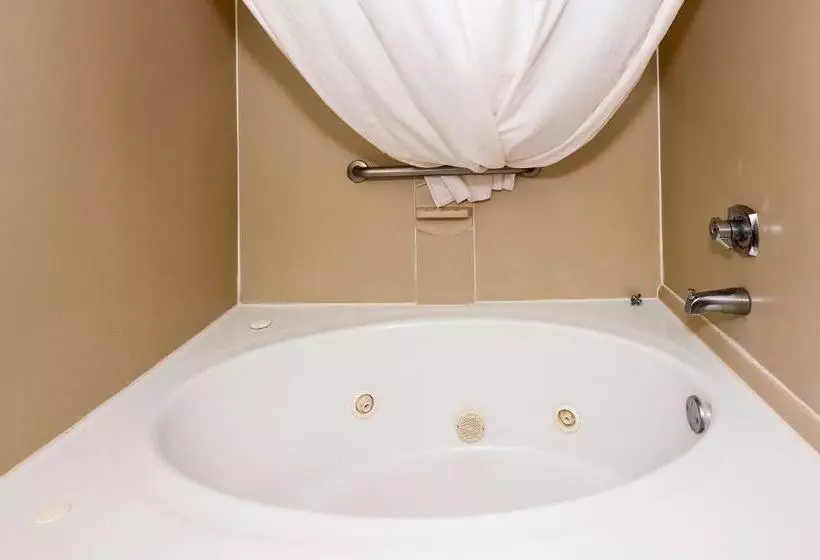 Отель Red Roof Inn & Suites Madison, Ga