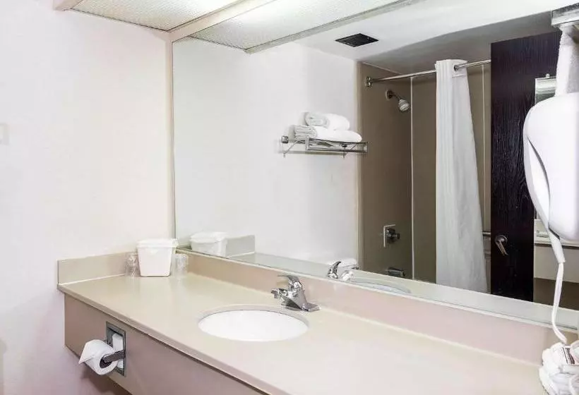 Отель Red Roof Inn & Suites Madison, Ga