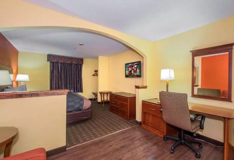 Отель Red Roof Inn & Suites Madison, Ga