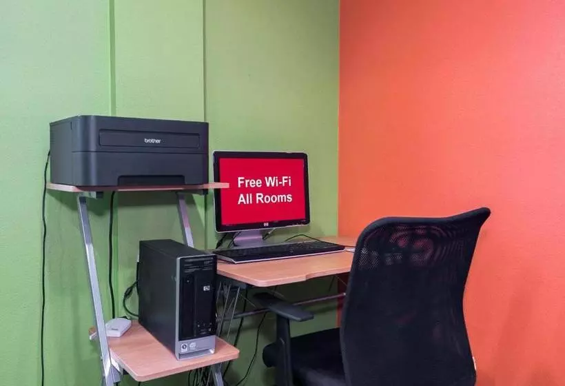 Отель Red Roof Inn & Suites Madison, Ga