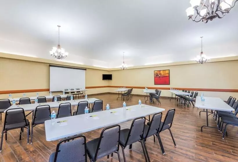 فندق Super 8 By Wyndham Clovis