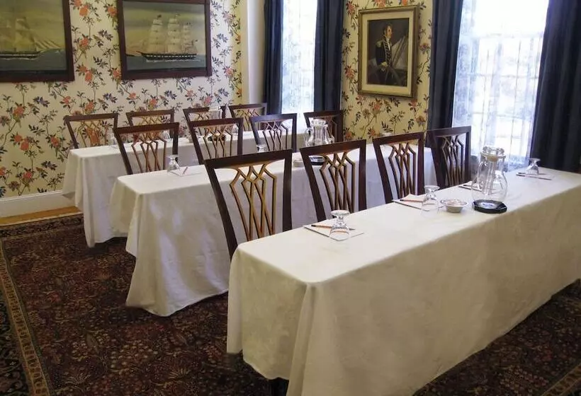 ホテル The Colony