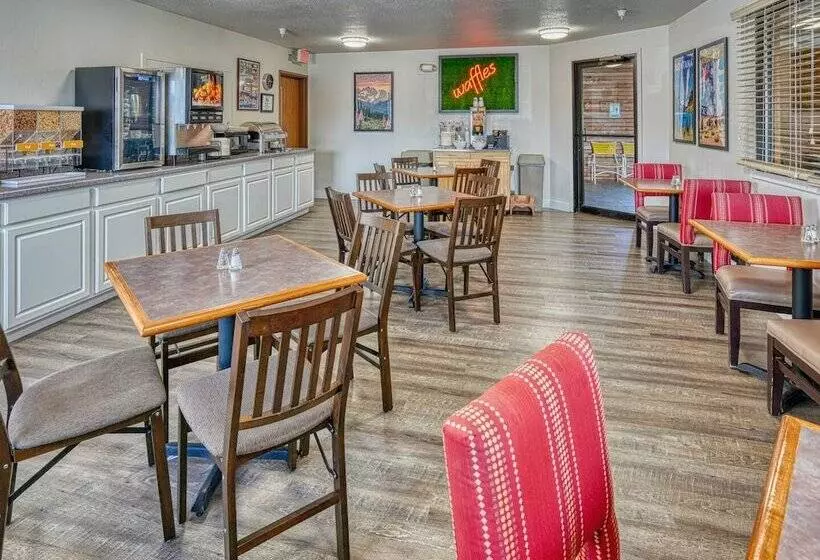 ホテル Yellowstone River Inn & Suites