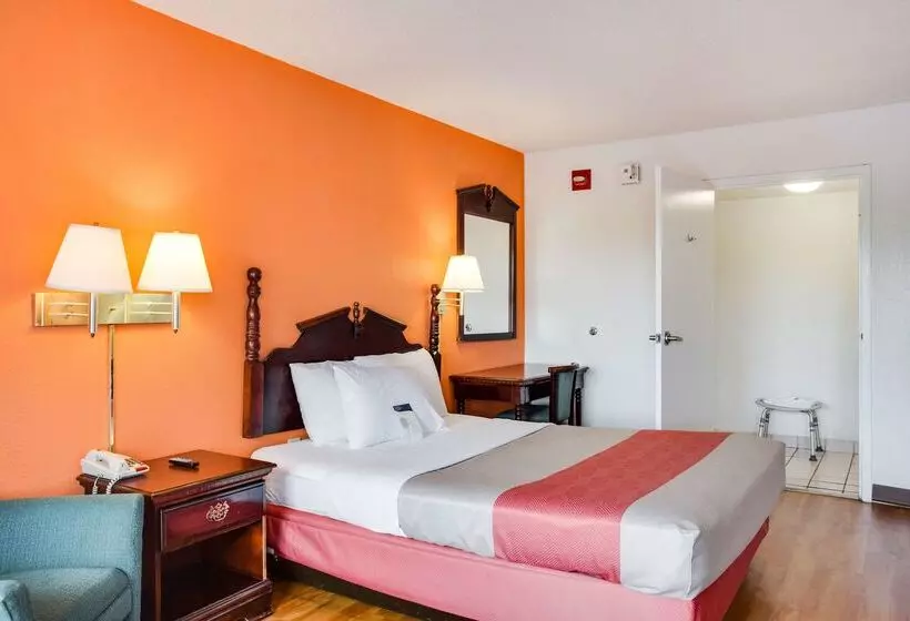 Motel 6white House, Tn