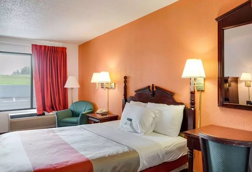 Motel 6white House, Tn