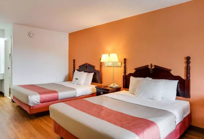 Motel 6white House, Tn