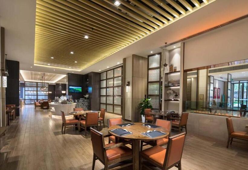 فندق Ramada By Wyndham Baoji Jintai