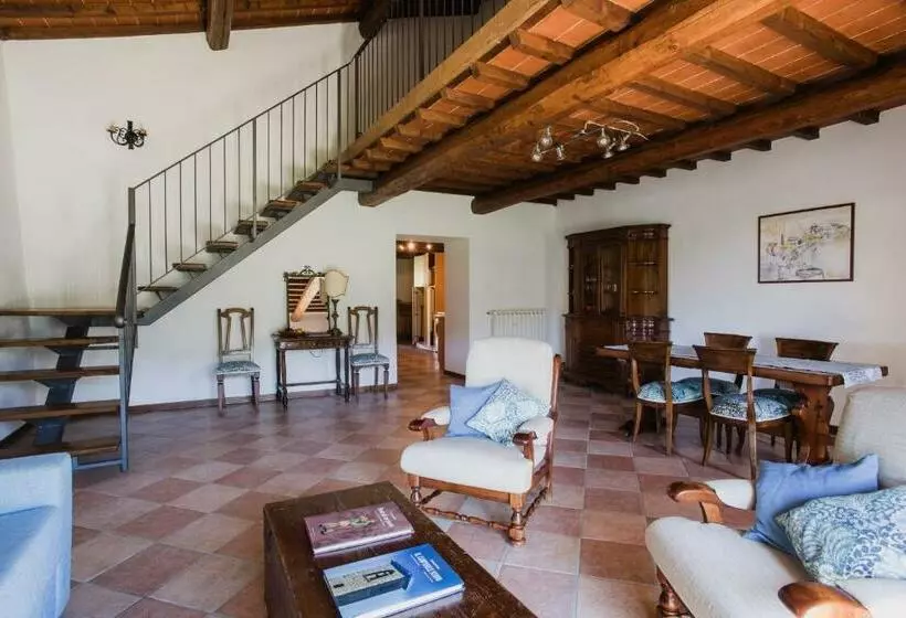 هتل Castello Del Trebbio