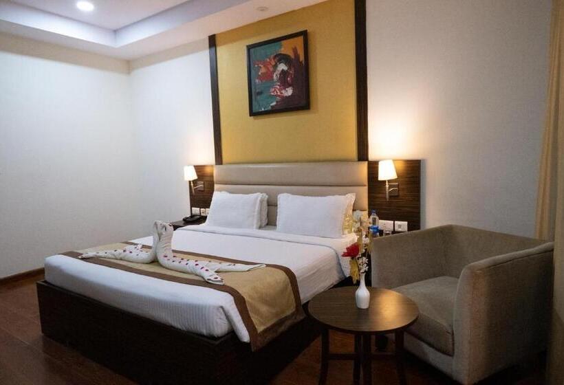 فندق Hyphen Premier Business