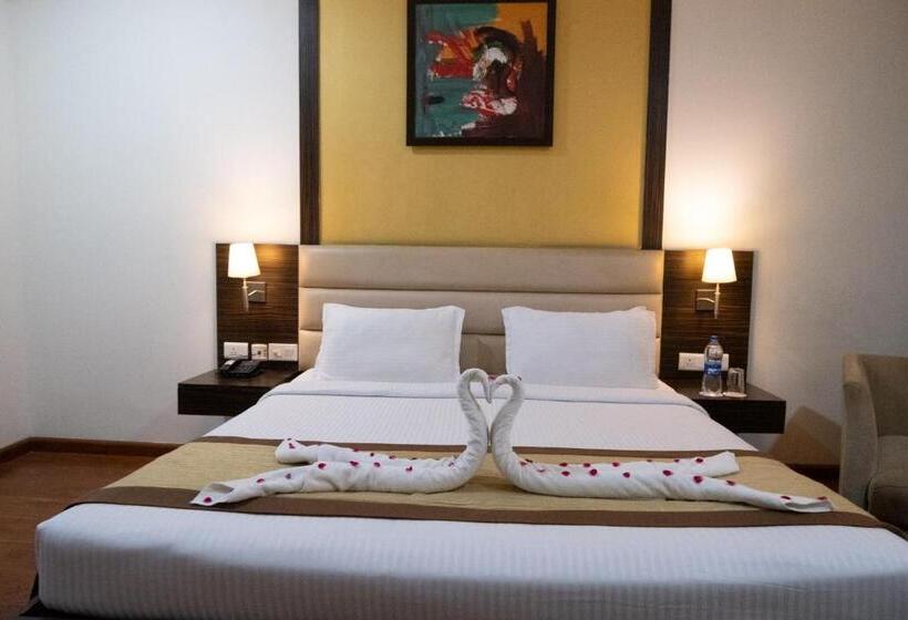 فندق Hyphen Premier Business