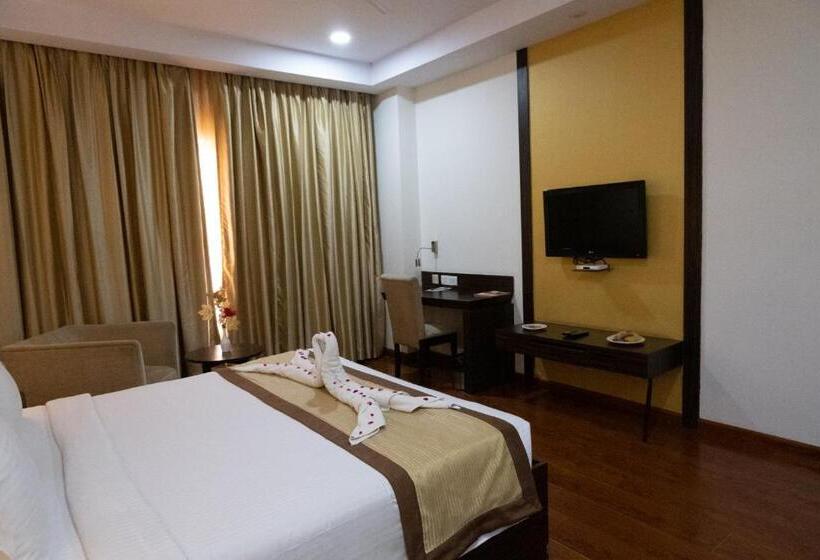 فندق Hyphen Premier Business