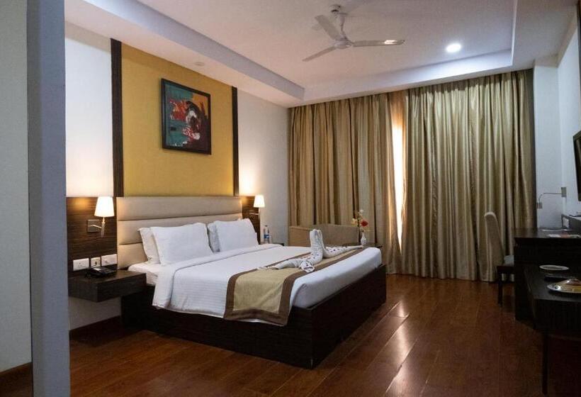 فندق Hyphen Premier Business