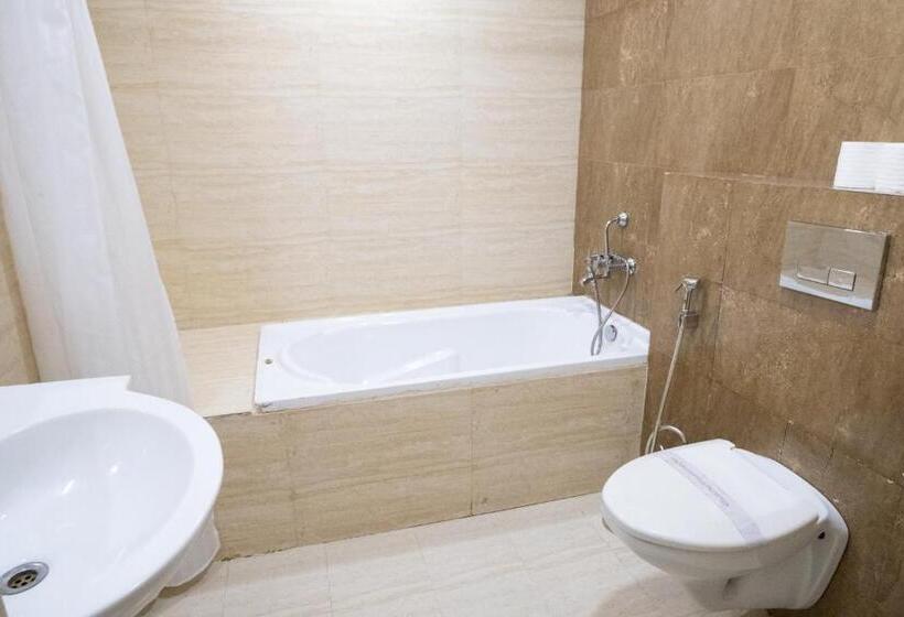 فندق Hyphen Premier Business