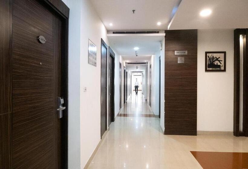 فندق Hyphen Premier Business