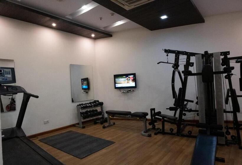 فندق Hyphen Premier Business