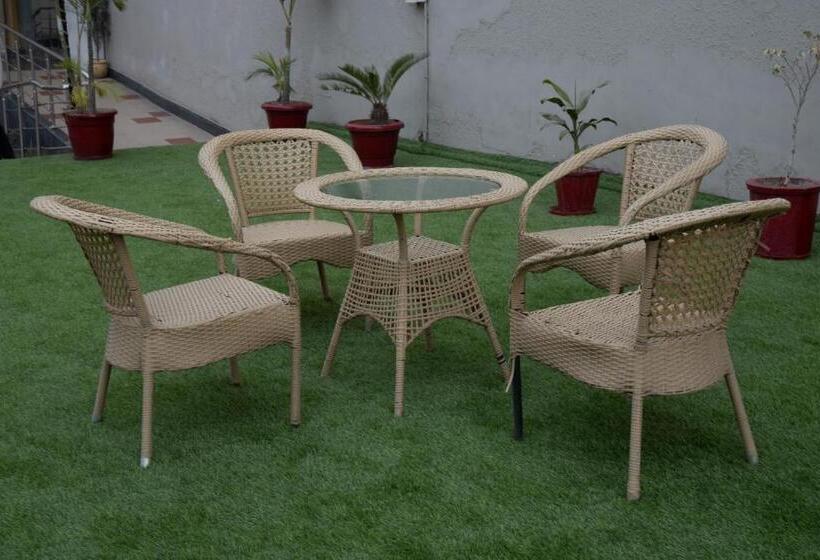 فندق Hyphen Premier Business