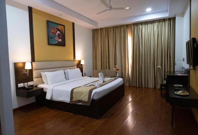 فندق Hyphen Premier Business