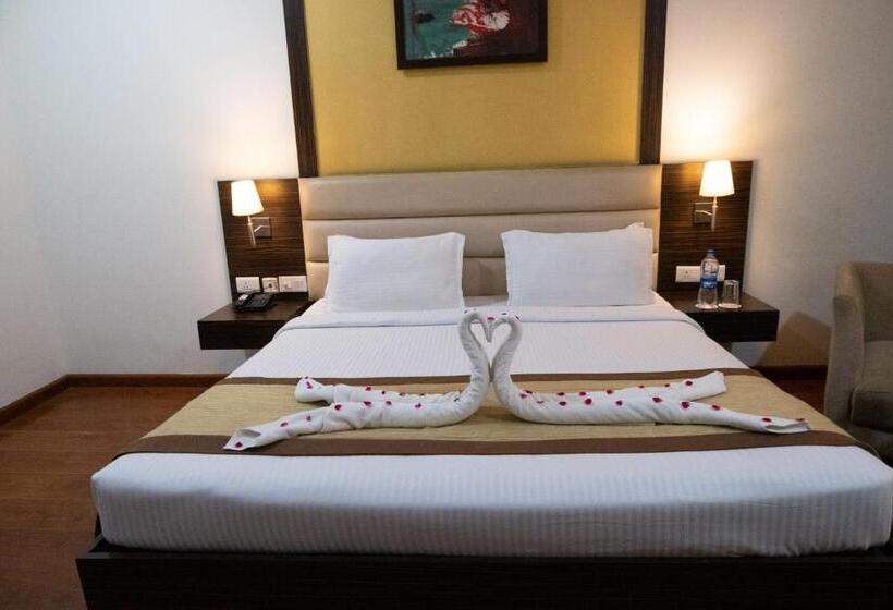 فندق Hyphen Premier Business