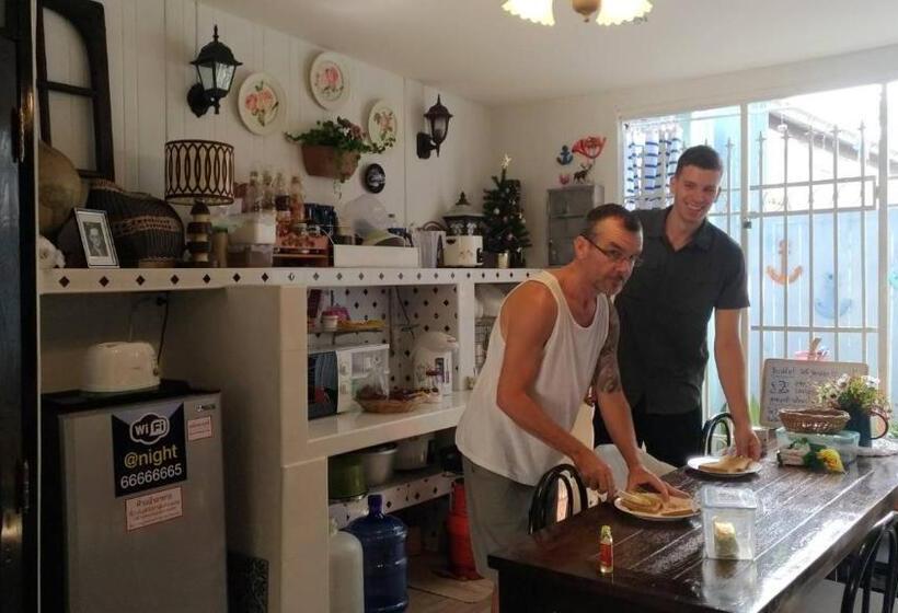 فندق صغير At Night