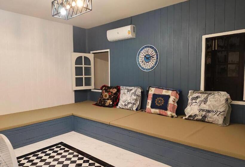 فندق صغير At Night