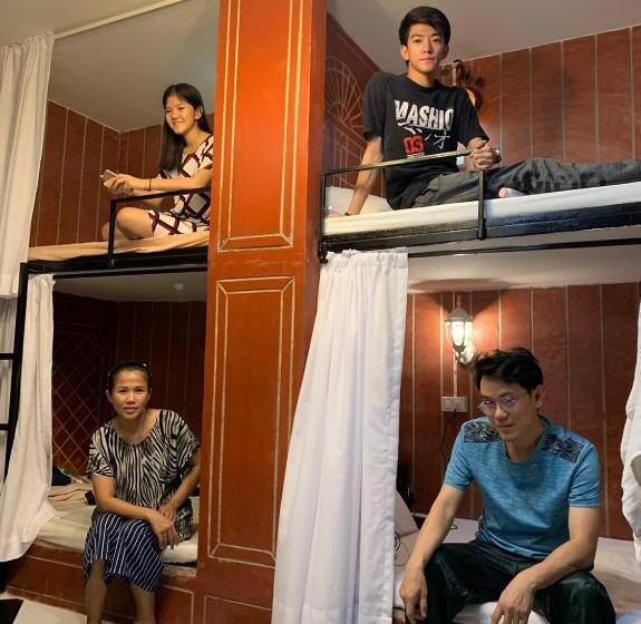 فندق صغير At Night