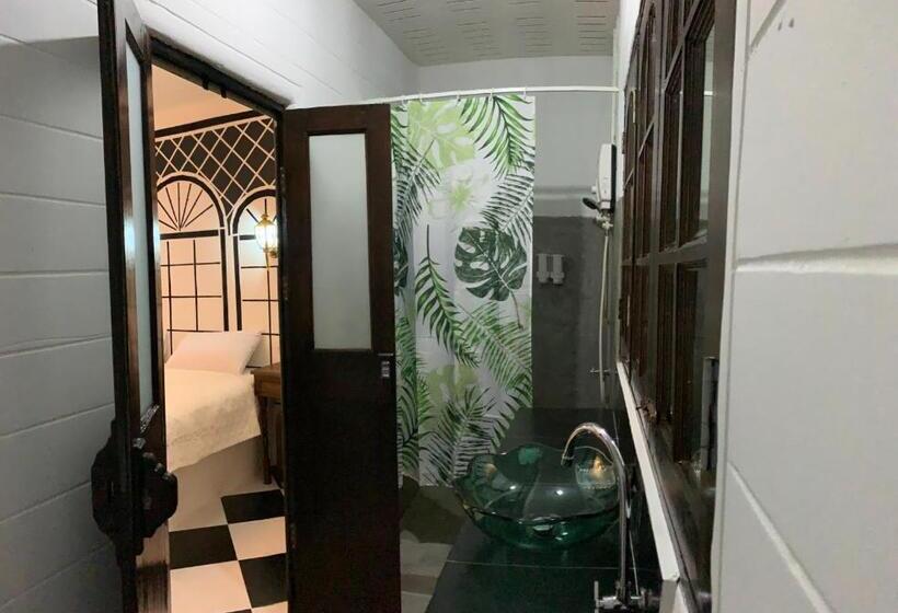 فندق صغير At Night