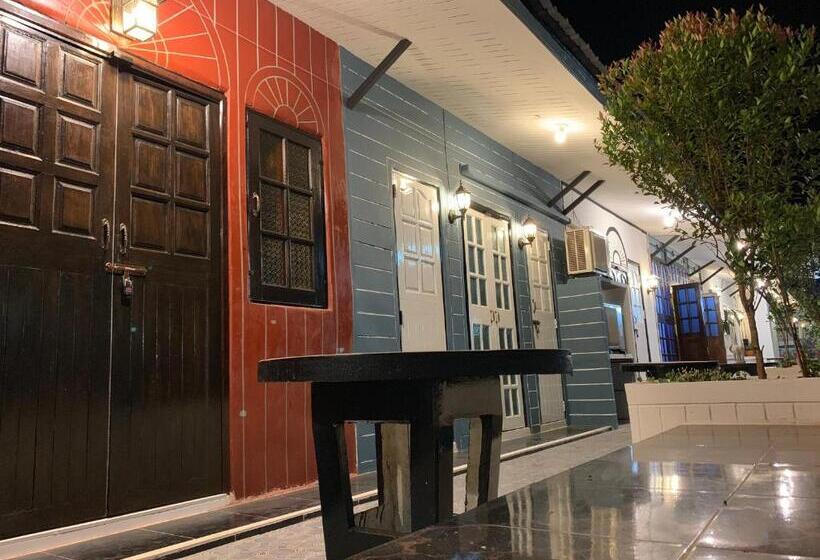 فندق صغير At Night