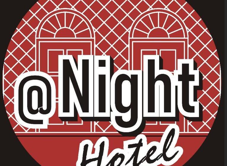 فندق صغير At Night