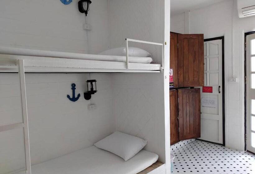 فندق صغير At Night