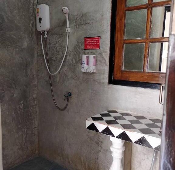 فندق صغير At Night