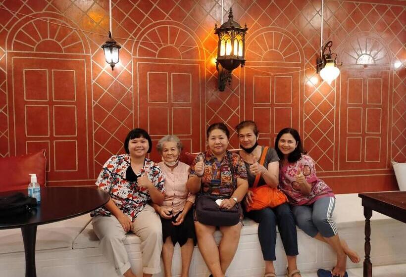 فندق صغير At Night