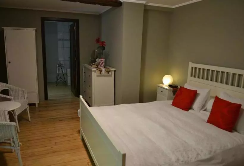 هتل Auberge De Bouvignes