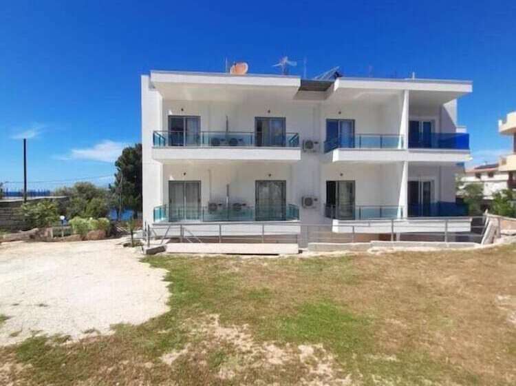 Отель Esmerald Ksamil