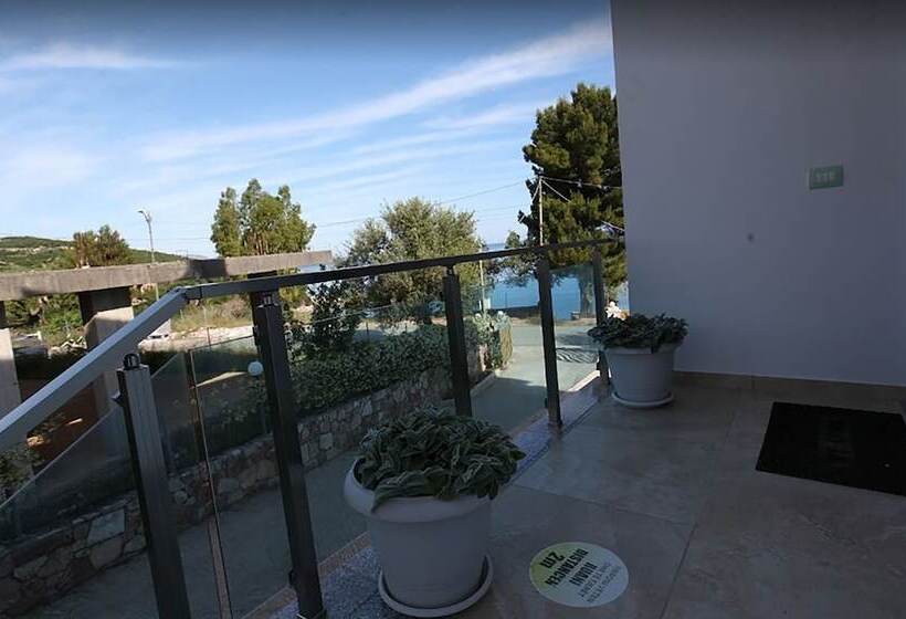 Отель Esmerald Ksamil