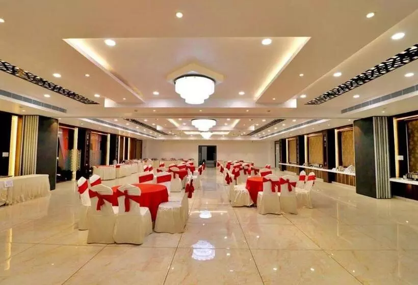 هتل Genx Crescent Lucknow