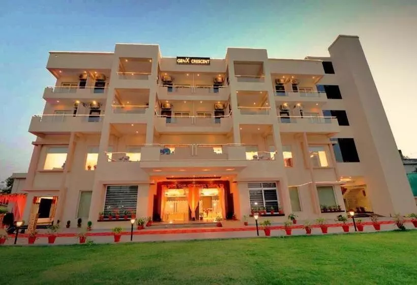 هتل Genx Crescent Lucknow