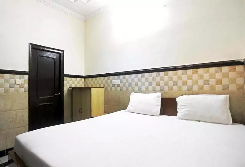 Hotelli Spot On 37452 Kataria Guest House