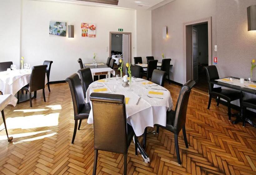 ホテル Hôtel Restaurant Au Coucou