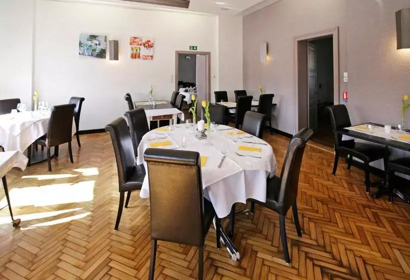ホテル Hôtel Restaurant Au Coucou