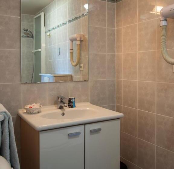 ホテル Hôtel Restaurant Au Coucou